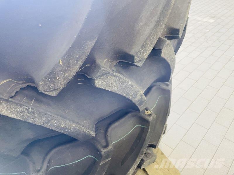  440/65R24 128D Banden, wielen en velgen