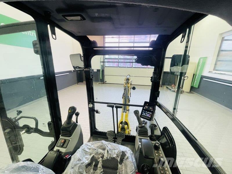 CAT 302CR-05A Wielgraafmachines