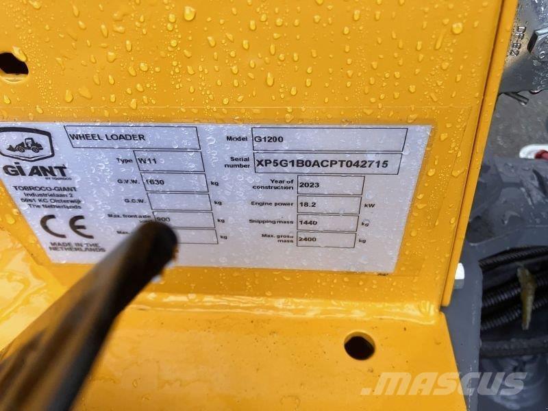 GiANT G1200 Schrankladers