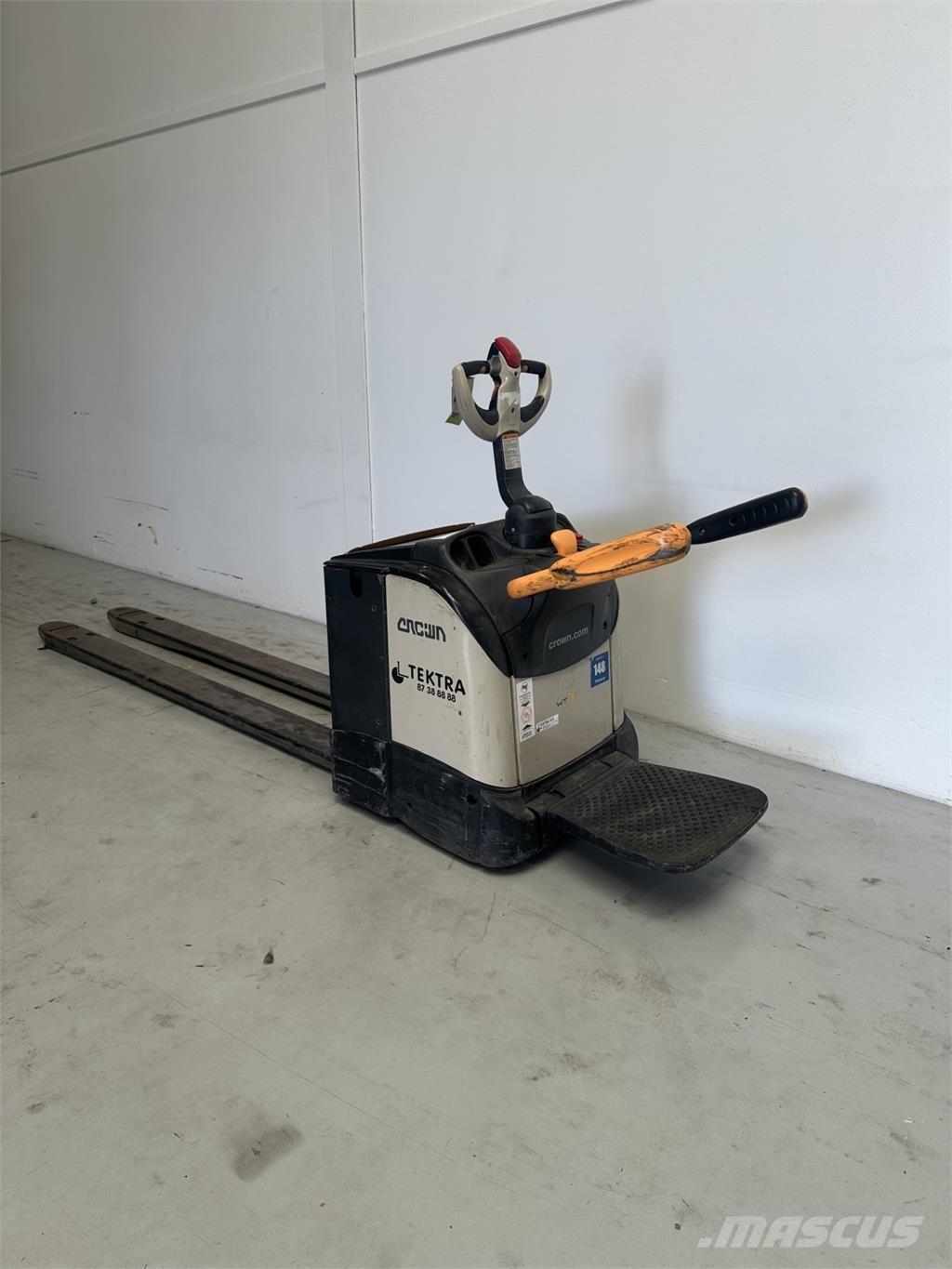 Crown WT3040 Pallettruck met meerij platform