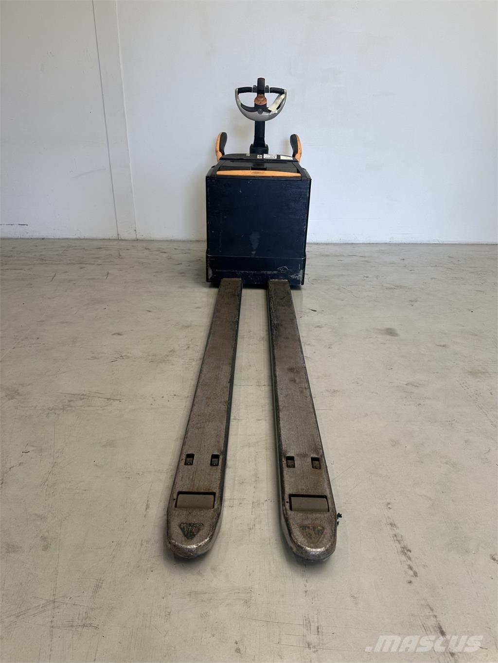 Crown WT3040 Pallettruck met meerij platform