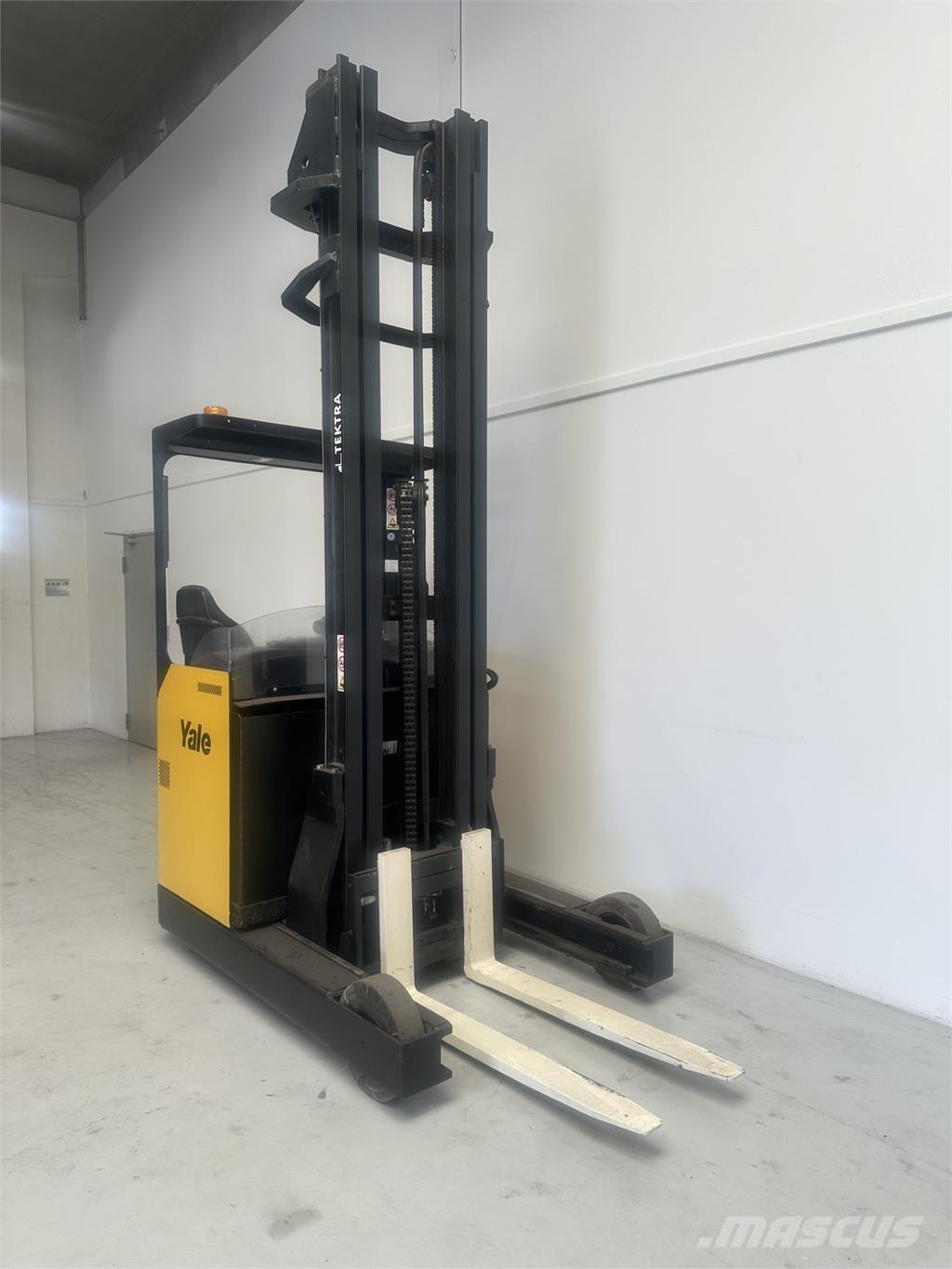 Yale MR16H Reachtruck voor hoog niveau