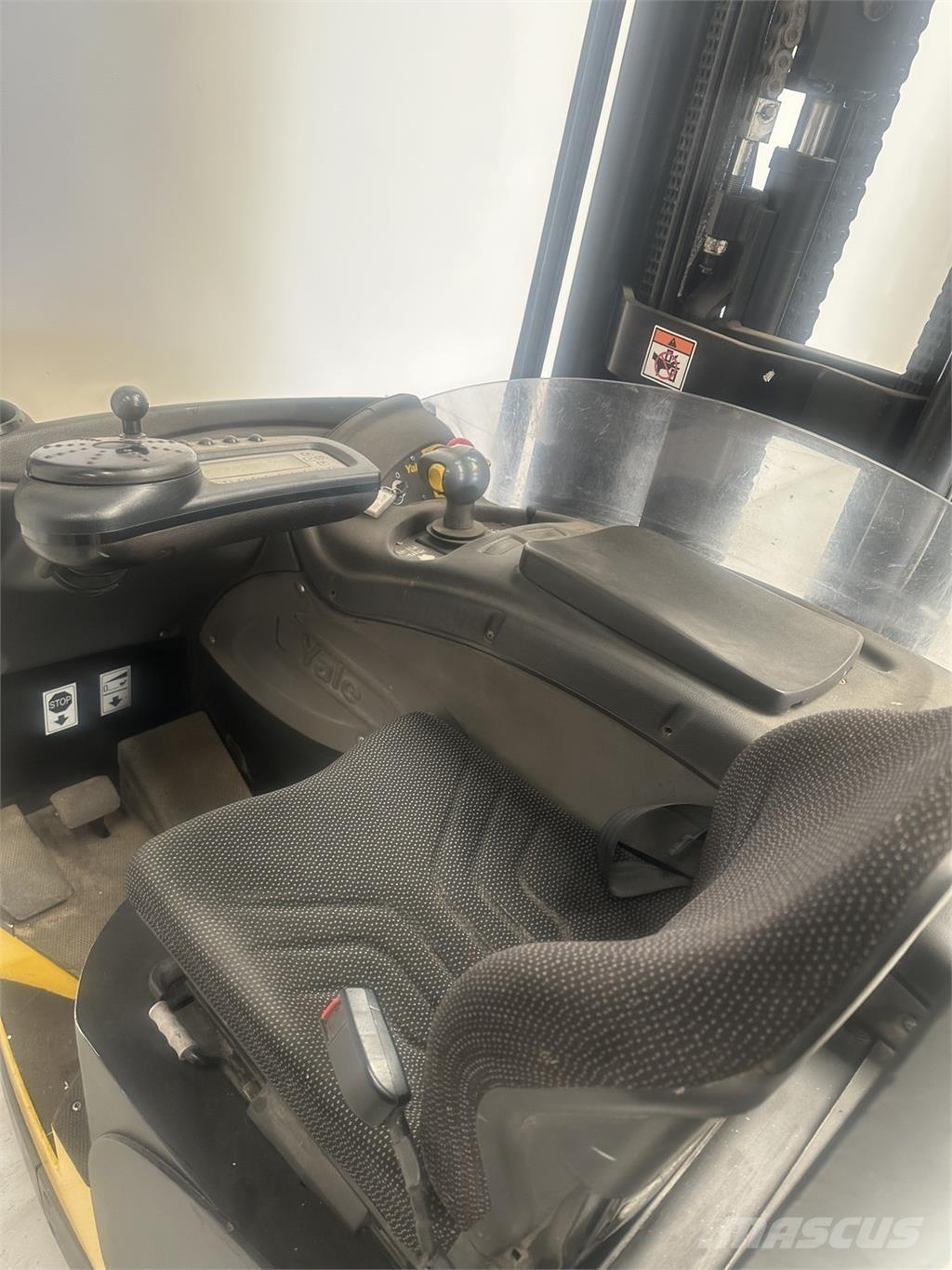 Yale MR16H Reachtruck voor hoog niveau