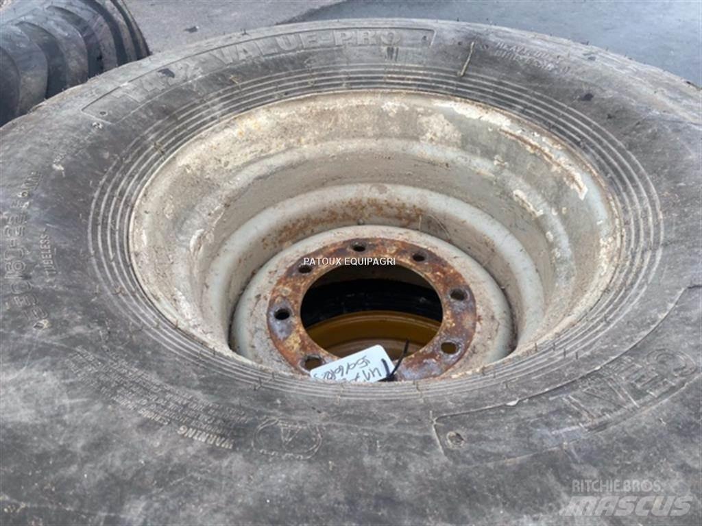 BKT 550/60R22,5 Banden, wielen en velgen