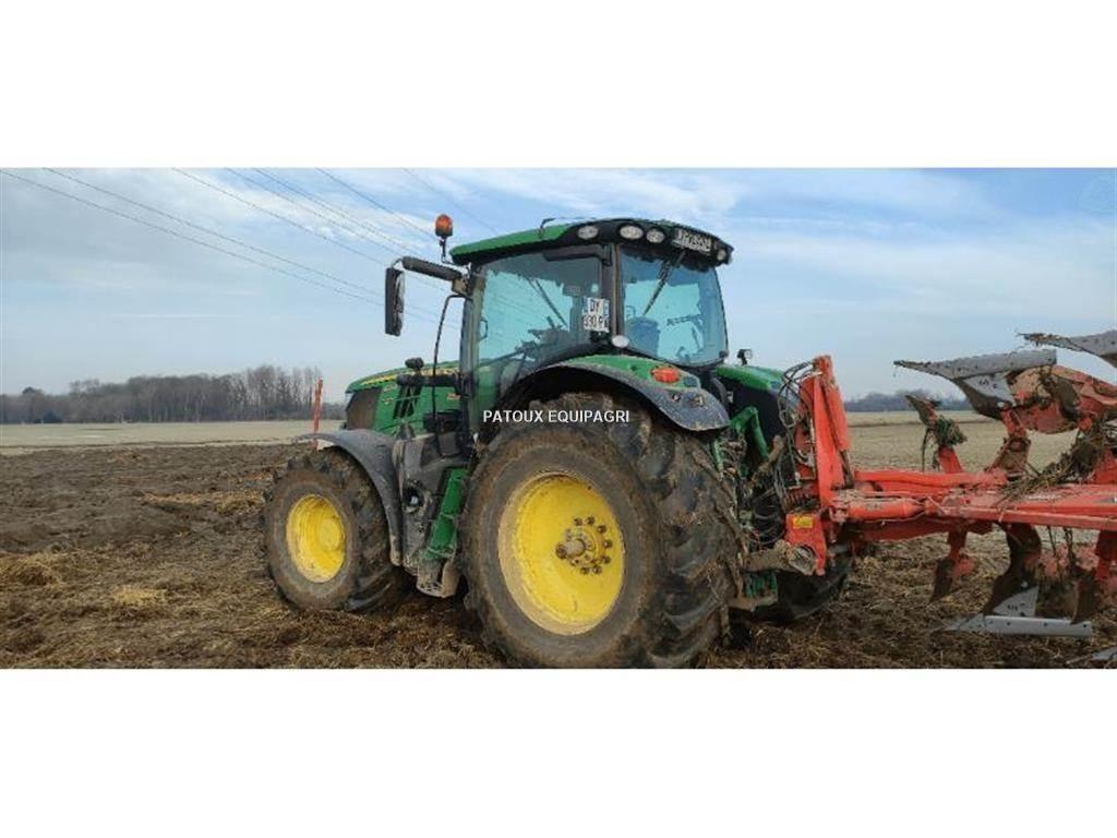 John Deere 6215R Tractoren