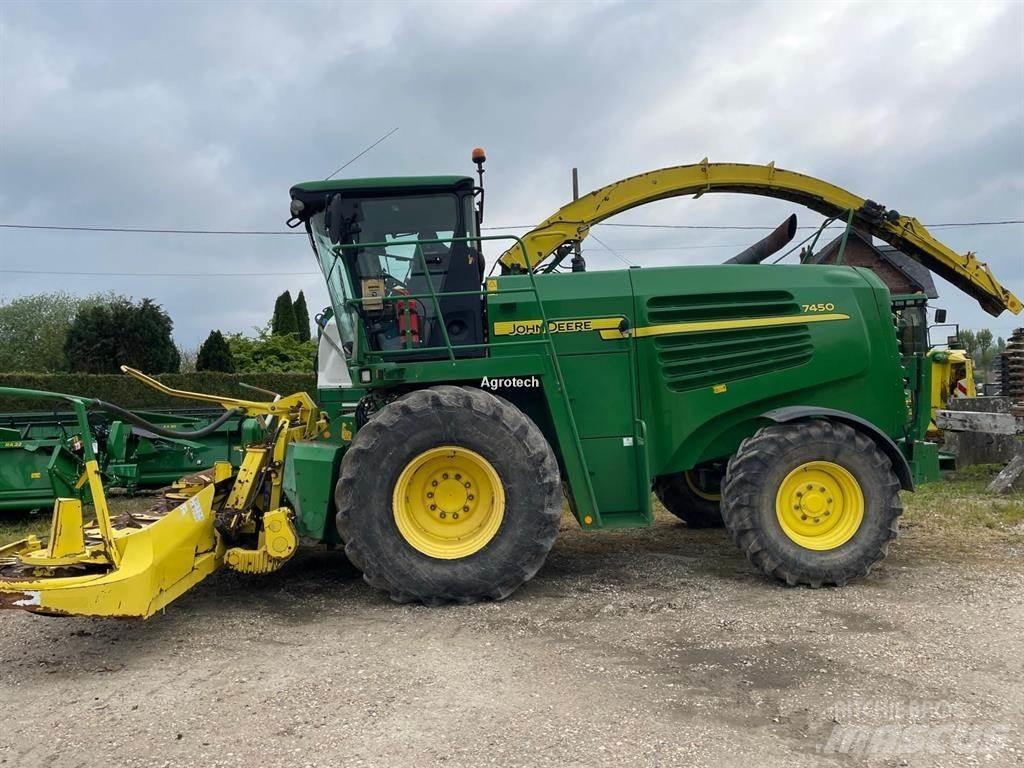 John Deere 7450 Getrokken veldhakselaar
