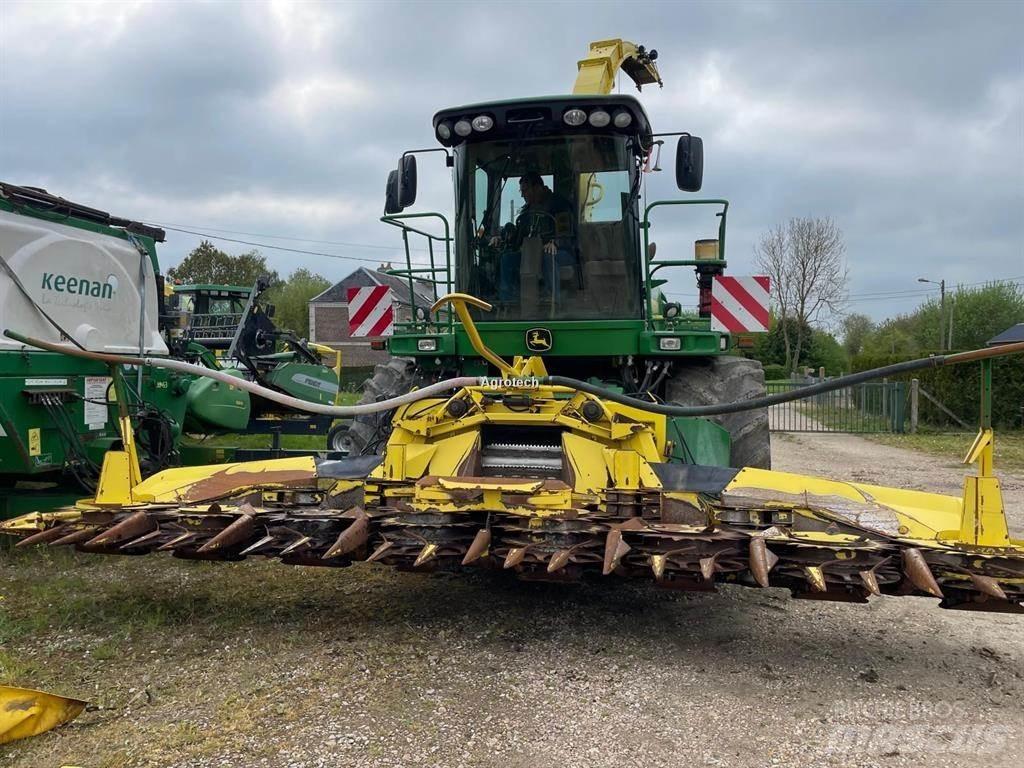 John Deere 7450 Getrokken veldhakselaar