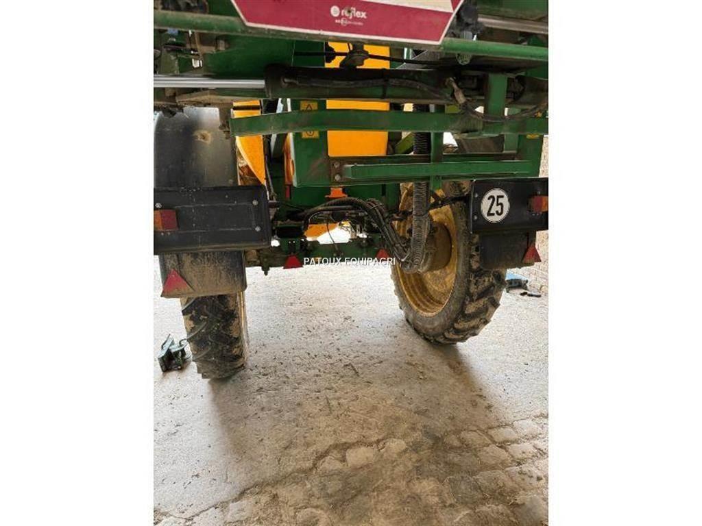 John Deere 832I Getrokken spuitmachines