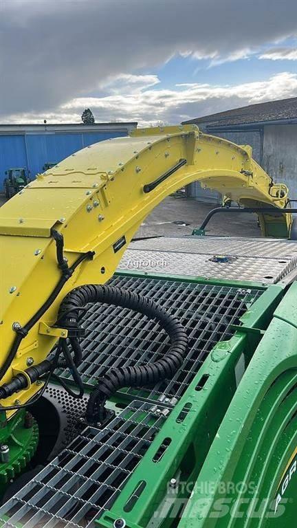 John Deere 8400 Getrokken veldhakselaar