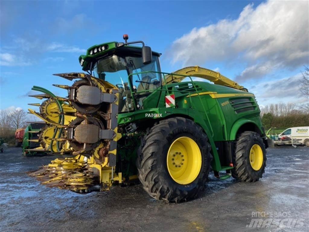 John Deere 8500 Getrokken veldhakselaar