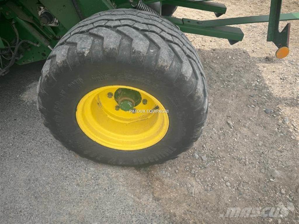John Deere 864 Ronde-balenpersen