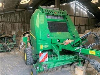 John Deere V461M Ronde-balenpersen