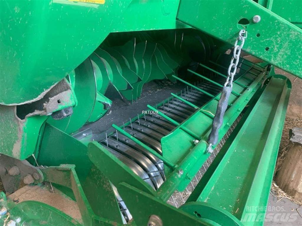 John Deere V461M Ronde-balenpersen