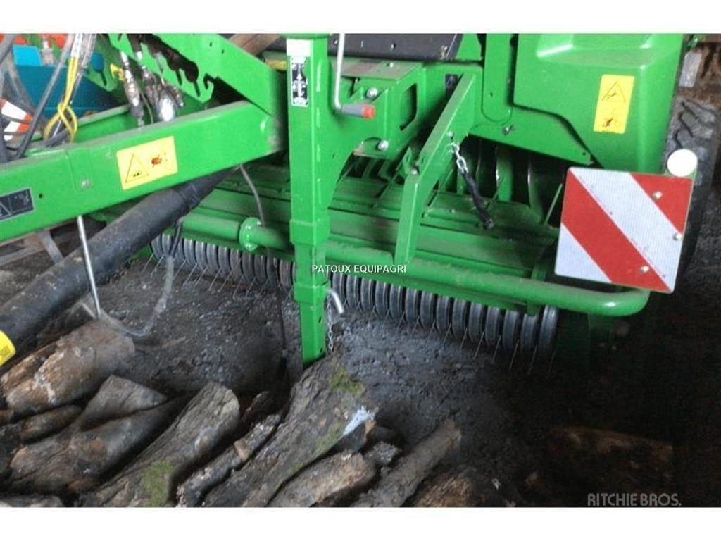 John Deere V461M Ronde-balenpersen