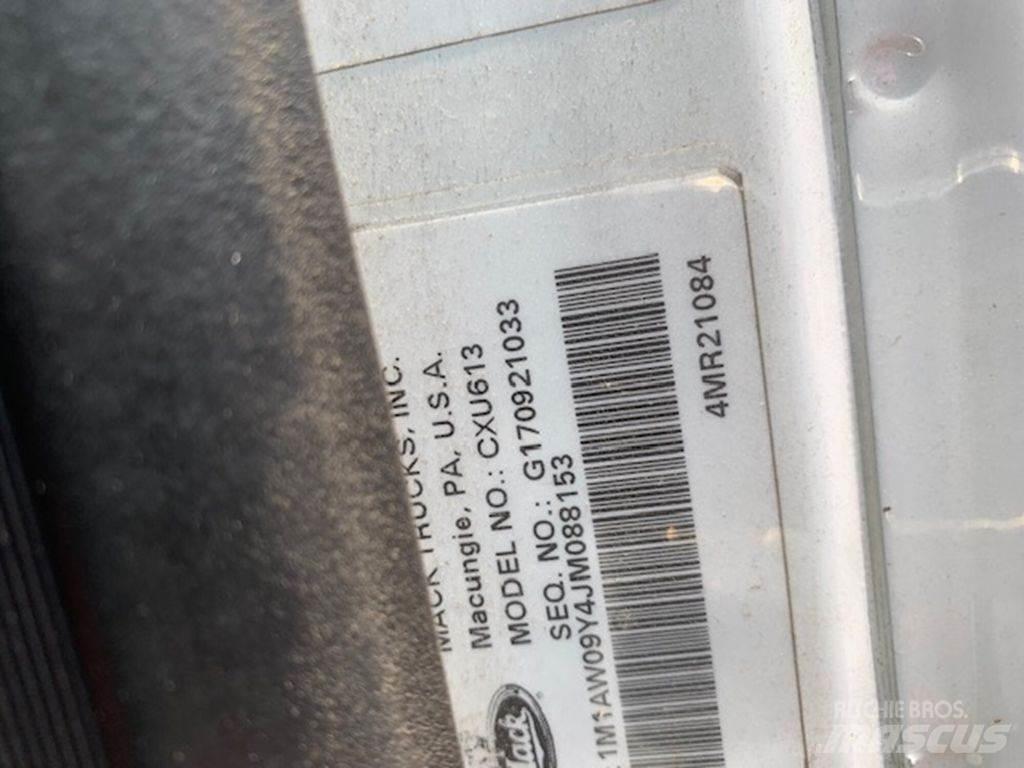 Mack CXU613 Trekkers
