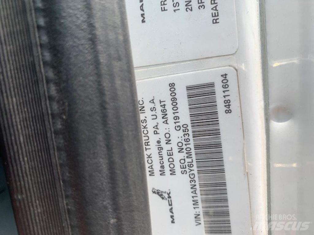 Mack CXU613 Trekkers