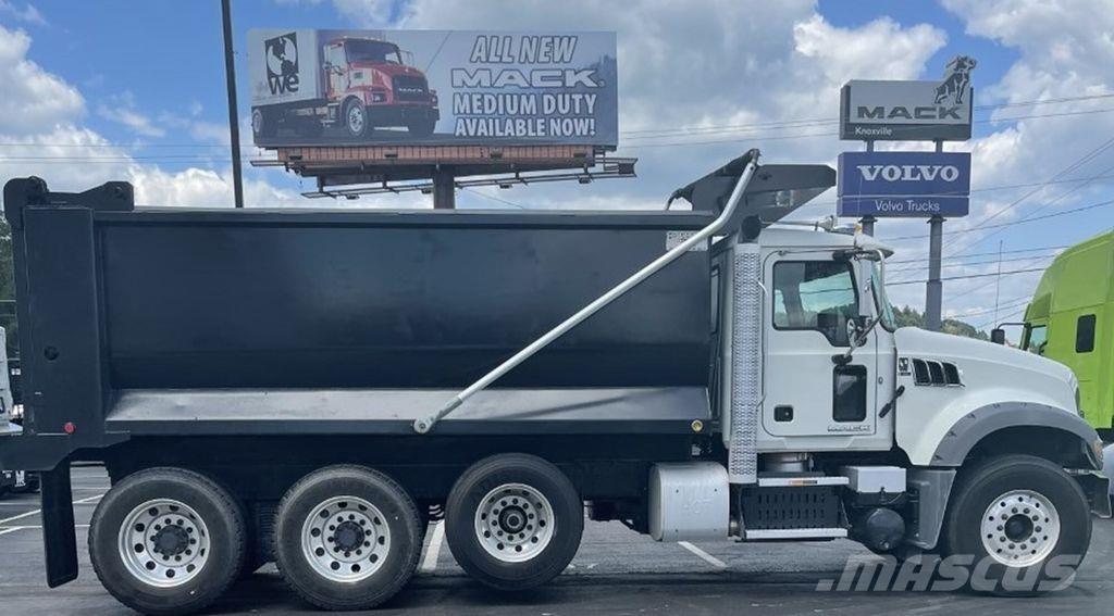 Mack GR64F Kipper