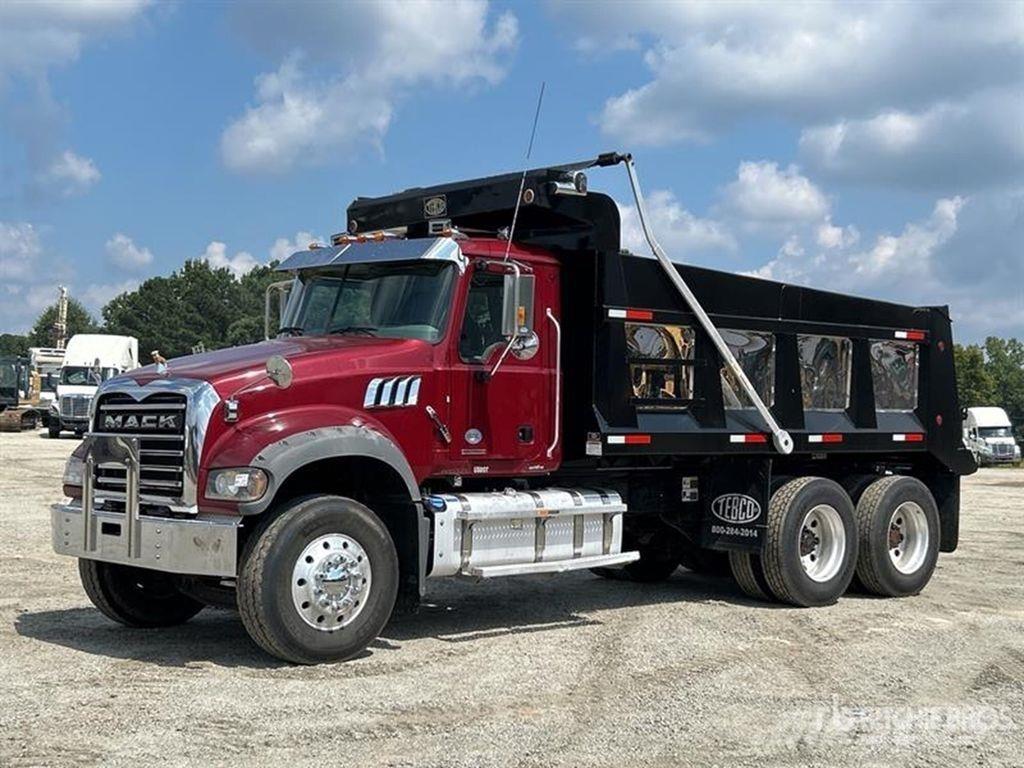 Mack GR64F Kipper