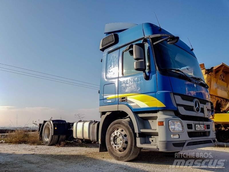 Mercedes-Benz 18.46 Chassis met cabine