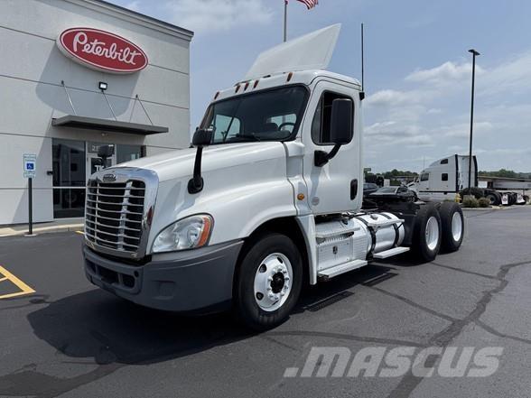 Freightliner CASCADIA 113 Trekkers