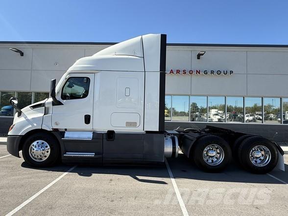 Freightliner CASCADIA 116 Trekkers