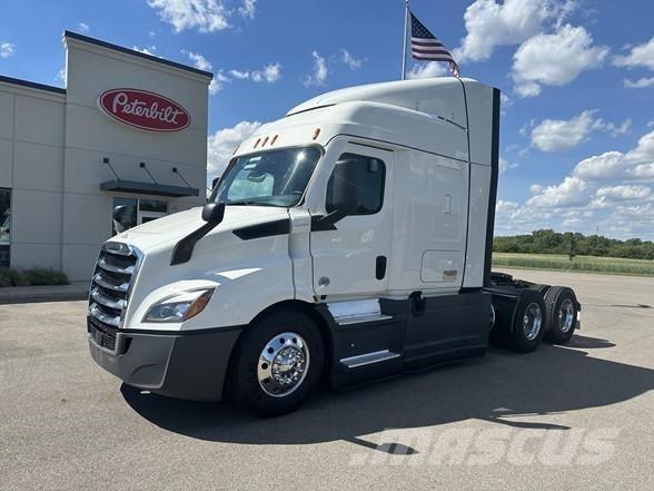 Freightliner CASCADIA 116 Trekkers