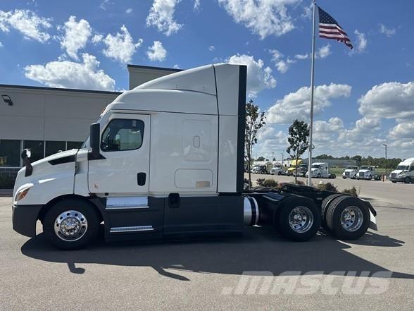 Freightliner CASCADIA 116 Trekkers