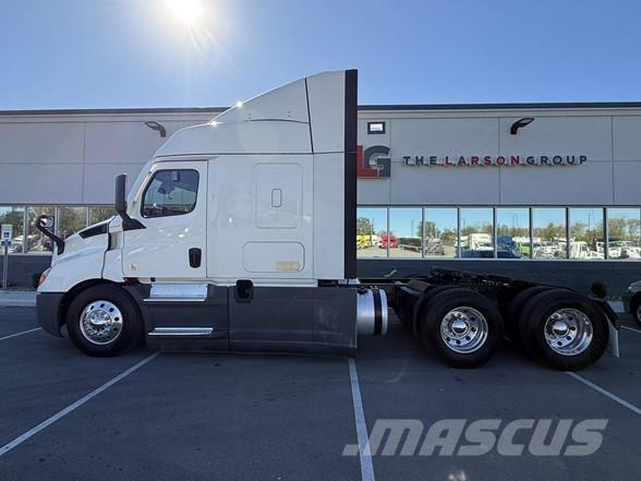 Freightliner CASCADIA 116 Trekkers