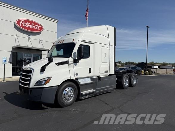 Freightliner CASCADIA 116 Trekkers