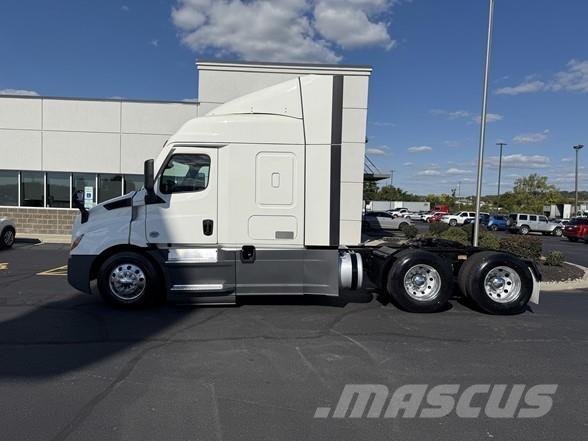 Freightliner CASCADIA 116 Trekkers