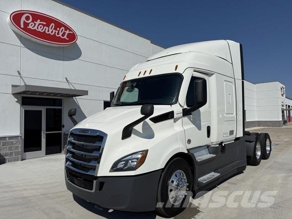 Freightliner CASCADIA 116 Trekkers