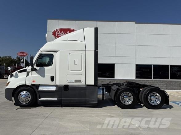 Freightliner CASCADIA 116 Trekkers