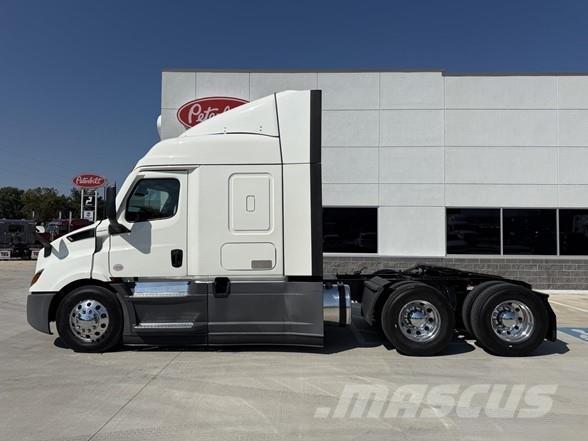 Freightliner CASCADIA 116 Trekkers