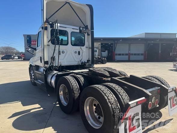 Freightliner CASCADIA 126 Trekkers