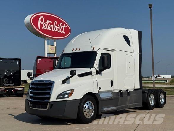 Freightliner CASCADIA 126 Trekkers