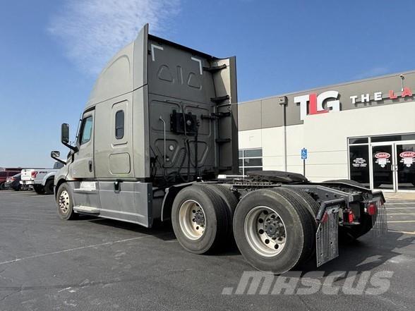 Freightliner CASCADIA 126 Trekkers