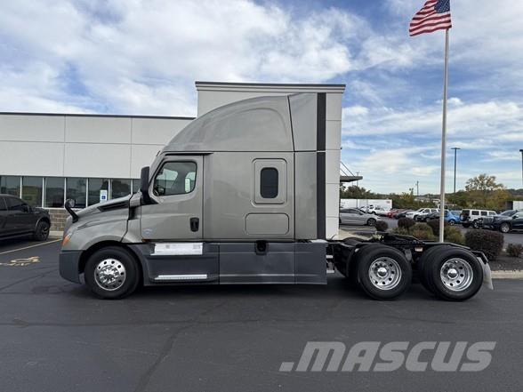 Freightliner CASCADIA 126 Trekkers