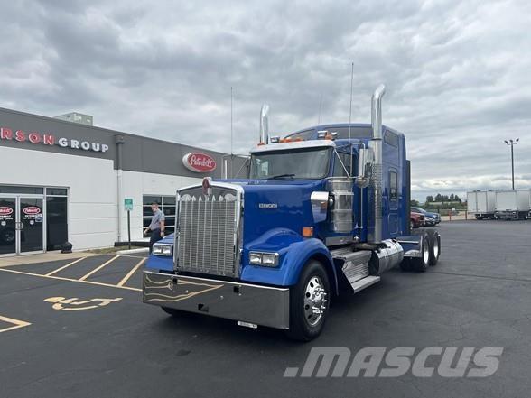 Kenworth W900 Trekkers