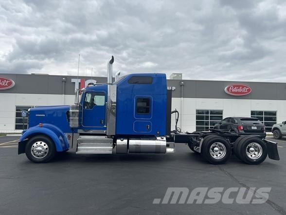 Kenworth W900 Trekkers