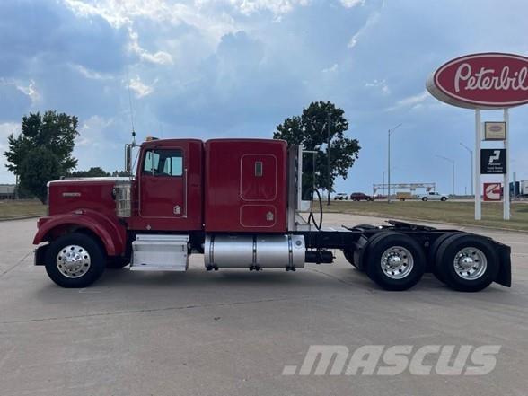 Kenworth W900B Trekkers