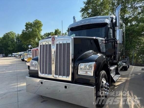 Kenworth W990 Trekkers