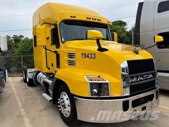 Mack ANTHEM 64T Trekkers