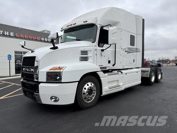 Mack ANTHEM 64T Trekkers