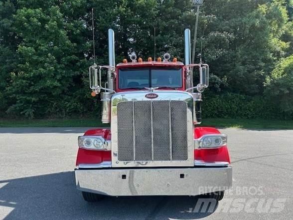 Peterbilt 389 Trekkers