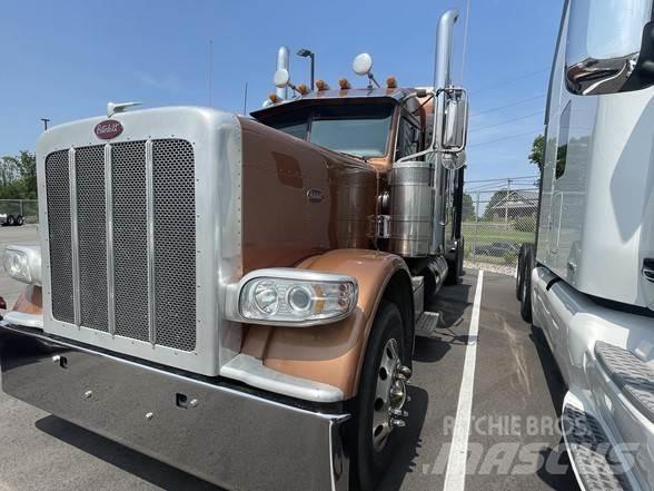 Peterbilt 389 Trekkers