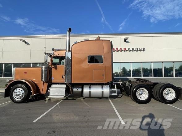 Peterbilt 389 Trekkers