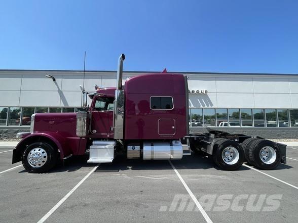 Peterbilt 389 Trekkers