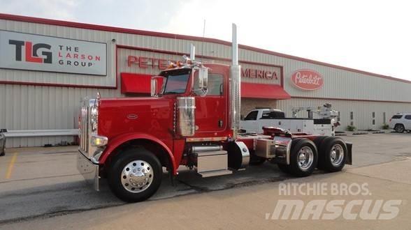 Peterbilt 389 Trekkers