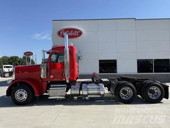Peterbilt 389 Trekkers