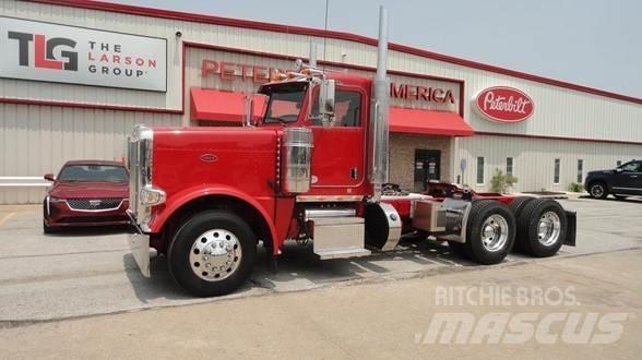 Peterbilt 389 Trekkers
